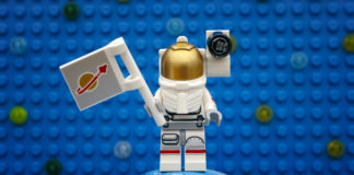 Krótka historia marki i produktów Lego. Dlaczego cały świat oszalał na punkcie kolorowych klocków? klocki lego ludzik kosmonauta