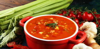 Różne odmiany zupy toskańskiej – jak przygotować przepyszne danie kuchni włoskiej? zupa toskańska z warzywami