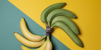 Zielonkawe, intensywnie żółte, ciemne – jakie banany warto wybierać w sklepie i dlaczego? Do czego się nadają ciemne banany? zielone i żółte banany