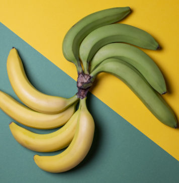 Zielonkawe, intensywnie żółte, ciemne – jakie banany warto wybierać w sklepie i dlaczego? Do czego się nadają ciemne banany? zielone i żółte banany