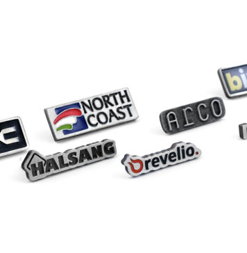 Przypinki biznesowe – dyskretny znaczek firmowy przypinki mccmedale