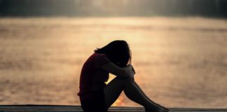 Zespół stresu pourazowego – co to jest? dziewczyna z zespołem stresu pourazowego