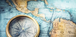 Ciekawe biografie podróżników i zdobywców kompas na mapie