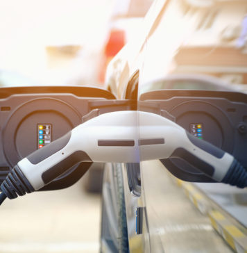 Kto może skorzystać z dopłaty do samochodu elektrycznego i które modele są objęte dofinansowaniem? ładowanie samochodu elektrycznego