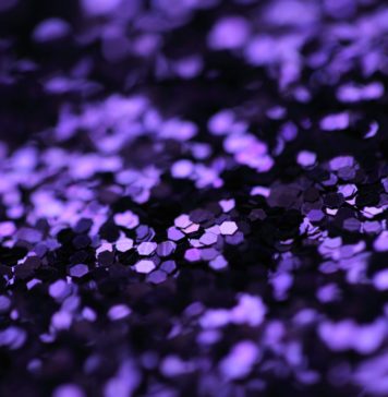 Lubisz błyszczeć? Poznaj odzież i obuwie, dzięki którym będziesz lśnić. Oto najmodniejsze propozycje na wiosnę i lato 2020 cekiny