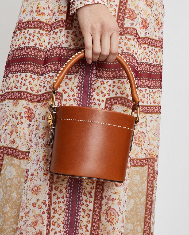 torebka bucket od amerykańskiej projektantki Tory Burch