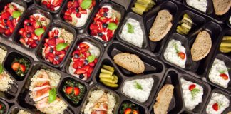 Dieta pudełkowa – czy warto? Zdrowa dieta pudełkowa sniadanie obiad lunch box, na dowóz, na wynos, pełnowartościowy, zbilansowany fit posiłek na cały dzień