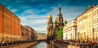 Dlaczego warto odwiedzić Sankt Petersburg i co koniecznie trzeba tam zobaczyć? cerkiew na krwi sankt petersburg rosja
