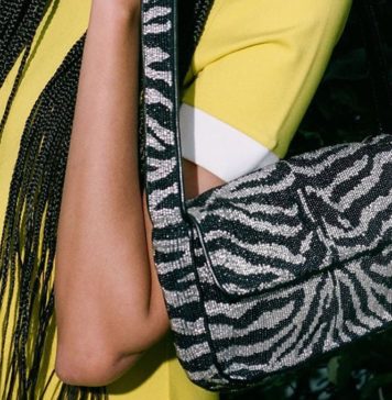 Modne, małe torebki – dlaczego kobiety je cenią? damska torebka mała w print zebry