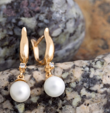 Czy srebrne kolczyki pozłacane to dobry wybór? kolczyki pozłacane z kryształkami i perłami