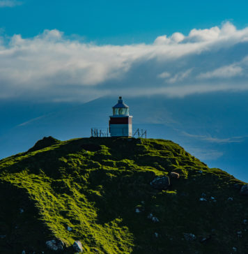 Najbardziej niedoceniane miejsca zagraniczne, które mogą urzec zabytkami i pięknymi widokami Wyspy Owcze - Latarnia Morska Kaltur na Wyspie Kalsoy