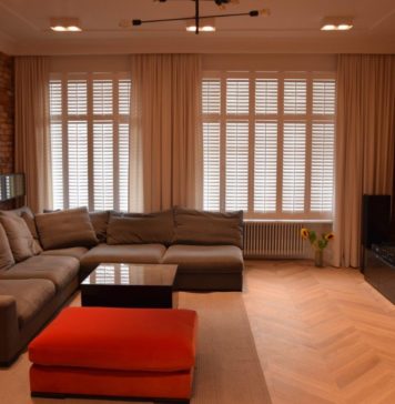 Shuttersy nie tylko do okien? 4 pomysły na nieoczywiste wykorzystanie drewnianych okiennic drewniane okiennice wewnętrzne