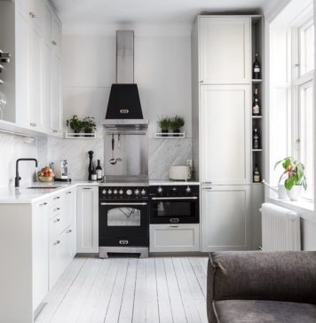 Kuchenka indukcyjna wolnostojąca – alternatywa dla zabudowy kuchenka wolnostojąca w jasnej kuchni