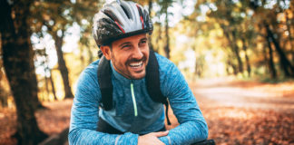 Nie chowaj roweru z końcem lata! rowerzysta jesienią