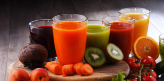 Dlaczego warto wybrać wyciskarki Zelmera? świeżo wyciskane soki z owoców i warzyw