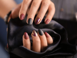 ciemny jesienny manicure