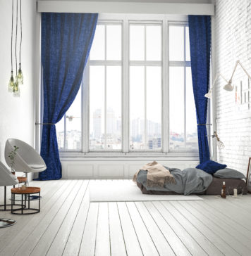 Zasłony: jaki materiał warto wybrać? granatowe zasłony w oknach sypialni