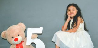 Co kupić pięciolatkowi na święta? 5 latka z misiem