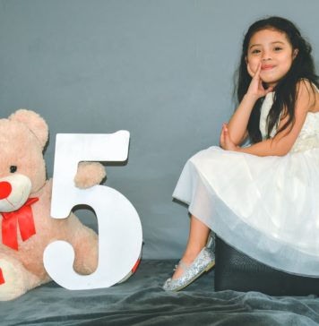 Co kupić pięciolatkowi na święta? 5 latka z misiem