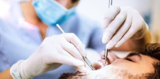 Jak łagodzić ból po ekstrakcji zęba? ekstrakcja zęba