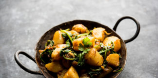 Tajniki kuchni indyjskiej. Pomysły na ciekawe, niecodzienne potrawy Ziemniaki po bengalsku - dodatek do obiadu albo doskonała przystawka