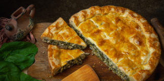 Poznaj pomysły na domowe słodkości – te ciasta przygotujesz w ciągu kilku chwil! rustykalna zapiekanka