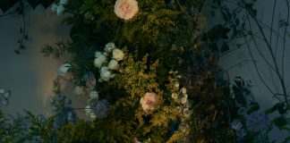 Garnitur ślubny na sezon weselny 2021 – poznaj nasze inspiracje mężczyzna w garniturze ślubnym