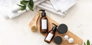 Zestawy kosmetyków – kilka porad przed zakupem prezentu zestaw kosmetyków na prezent