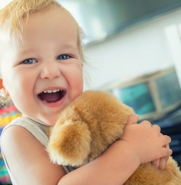 Maskotki Lewiatanki-zabawki dla dzieci od Lewiatana dziecko z maskotką