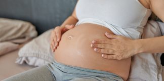 Jak zmienia się kobieta po urodzeniu dziecka? kobieta w ciąży