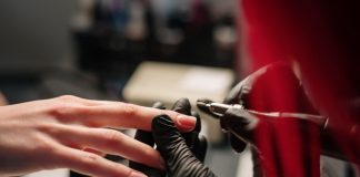 Frezarka do paznokci – jej zalety i przeznaczenie frezarka do paznokci czarna