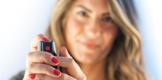 Gaz pieprzowy – czy i jaki kupić do torebki? gaz pieprzowy