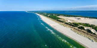 Pięknie, ciepło, beztrosko – to właśnie na te plaże najchętniej wybierają się teraz turyści Łeba Ruchome Wydmy