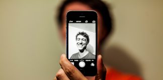 Perfekcyjne selfie. Jak zrobić idealny autoportret? perfekcyjne selfie