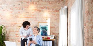 Ściana z płytek klinkierowych – w salonie, przedpokoju, łazience ściana z płytek klinkierowych