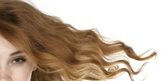 Esencja pielęgnacyjna – zapomnij o dyskomforcie skóry głowy modelka włosy