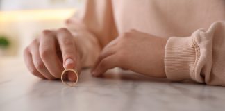 Zdrada w związku – jak sobie poradzić? zdrada, emocje