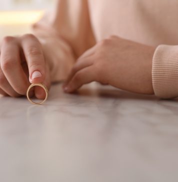 Zdrada w związku – jak sobie poradzić? zdrada, emocje