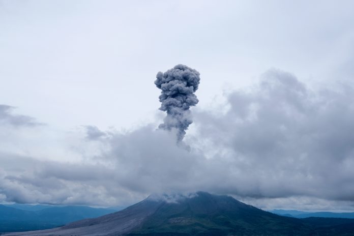 Wulkan Sinabung w Indonezji