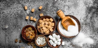 Pozornie zdrowe produkty, których powinniśmy unikać cukier