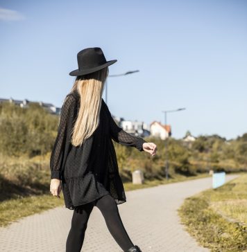 Postaw na wygodę i mocny akcent, czyli najmodniejsze buty na sezon jesień-zima 2021 chelsea boots