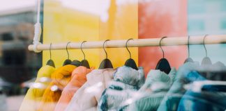 Jak wybrać najlepsze kurtki zimowe damskie? kolorowe kurtki damskie zimowe