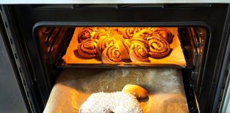 Przydatne funkcje w piekarniku – na co warto zwrócić uwagę? piekarnik wypieki