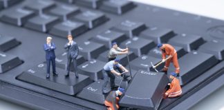 Czyszczenie wnętrza laptopa – jak zrobić to samodzielnie? sprzątanie laptopa