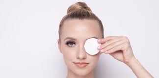 Jak dbać o skórę jesienią i zimą? Demakijaż