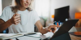 Tablet z dołączaną klawiaturą – czy sprawdzi się w codziennym użytkowaniu? tablet z klawiaturą