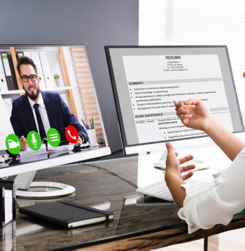 Rozmowa o pracę przez telefon lub online – jak się do niej przygotować? wideo rozmowa o pracę