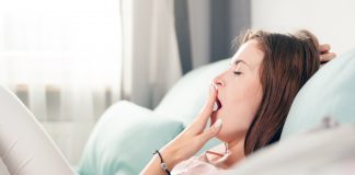 Z czego może wynikać duża senność po spożyciu posiłku? senność po posiłku