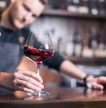 Kim jest kiper i jakie kursy trzeba przejść, aby się nim stać? Sommelier