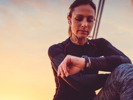 kobieta jogging smart band